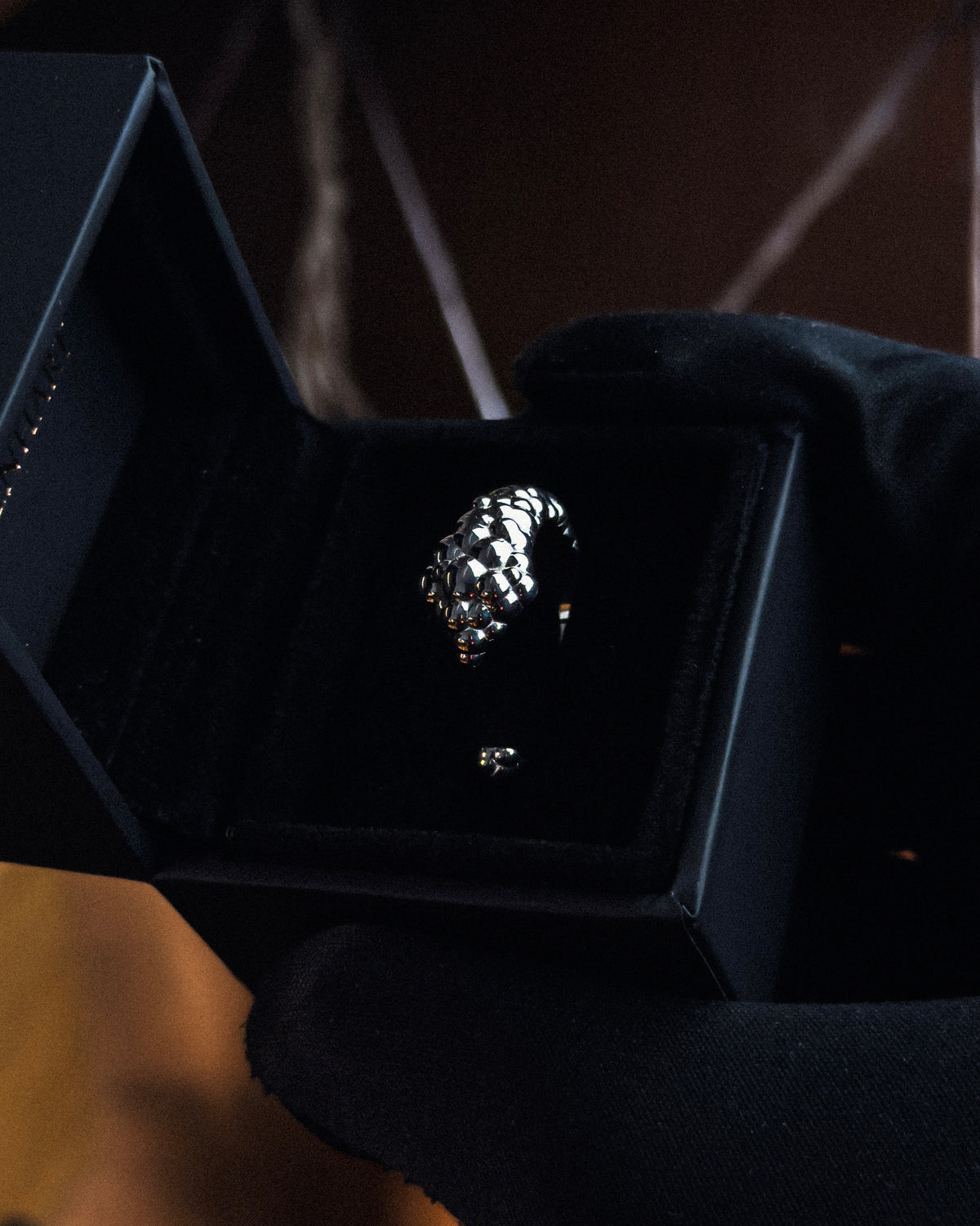 Eve No. 4 Yellow Gold — lifestyle 01