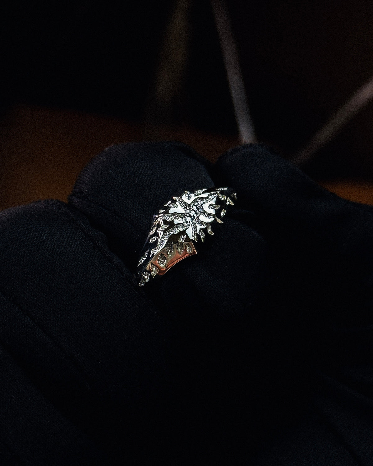 Seyra No. 2 Silver — lifestyle 01